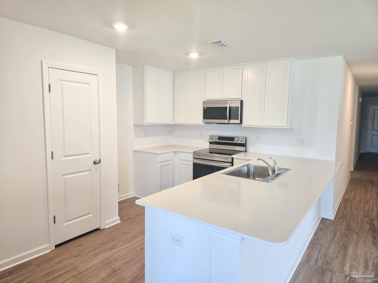 4607 Carlstrom Ln - Photo 3 of 17