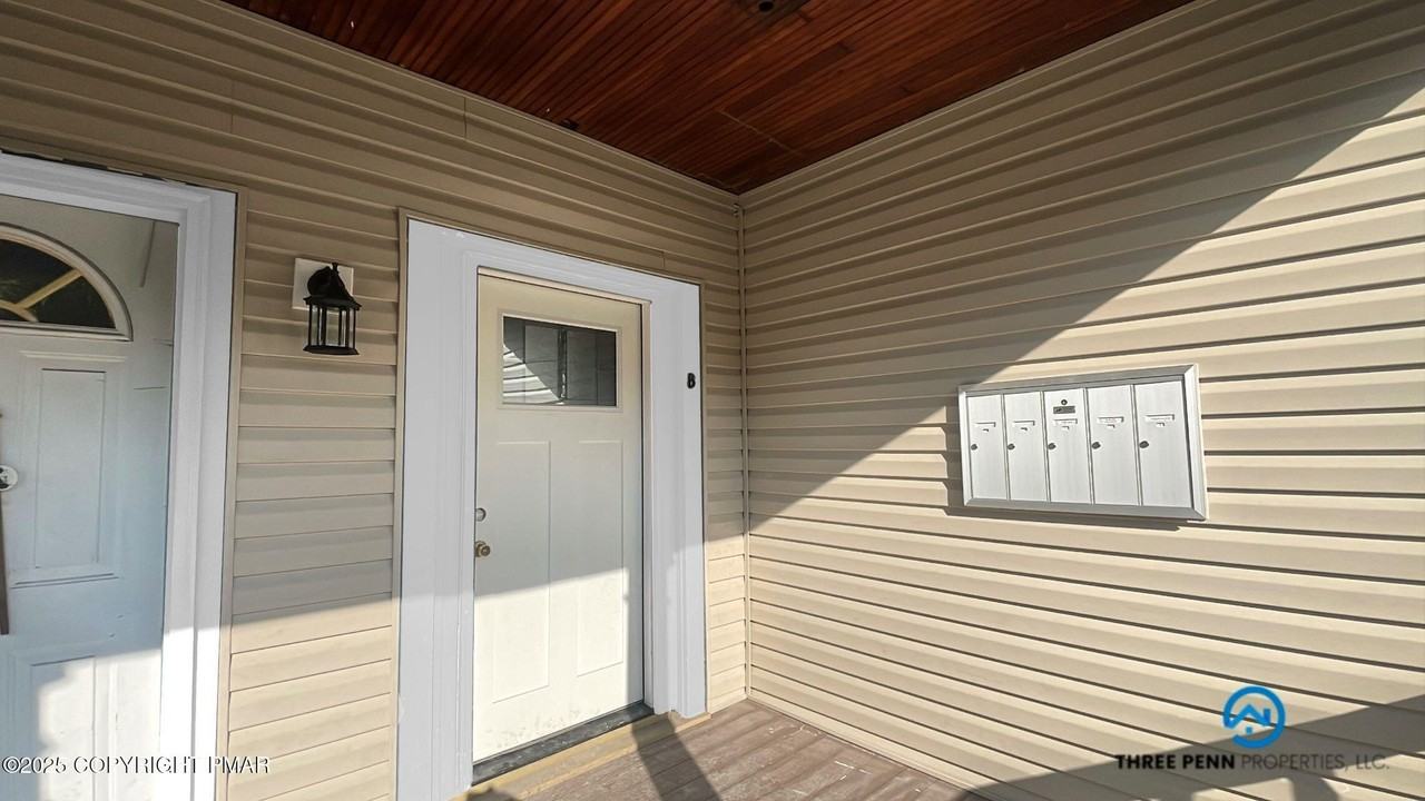 100 Broad St Apt B #B - Photo 2 of 18