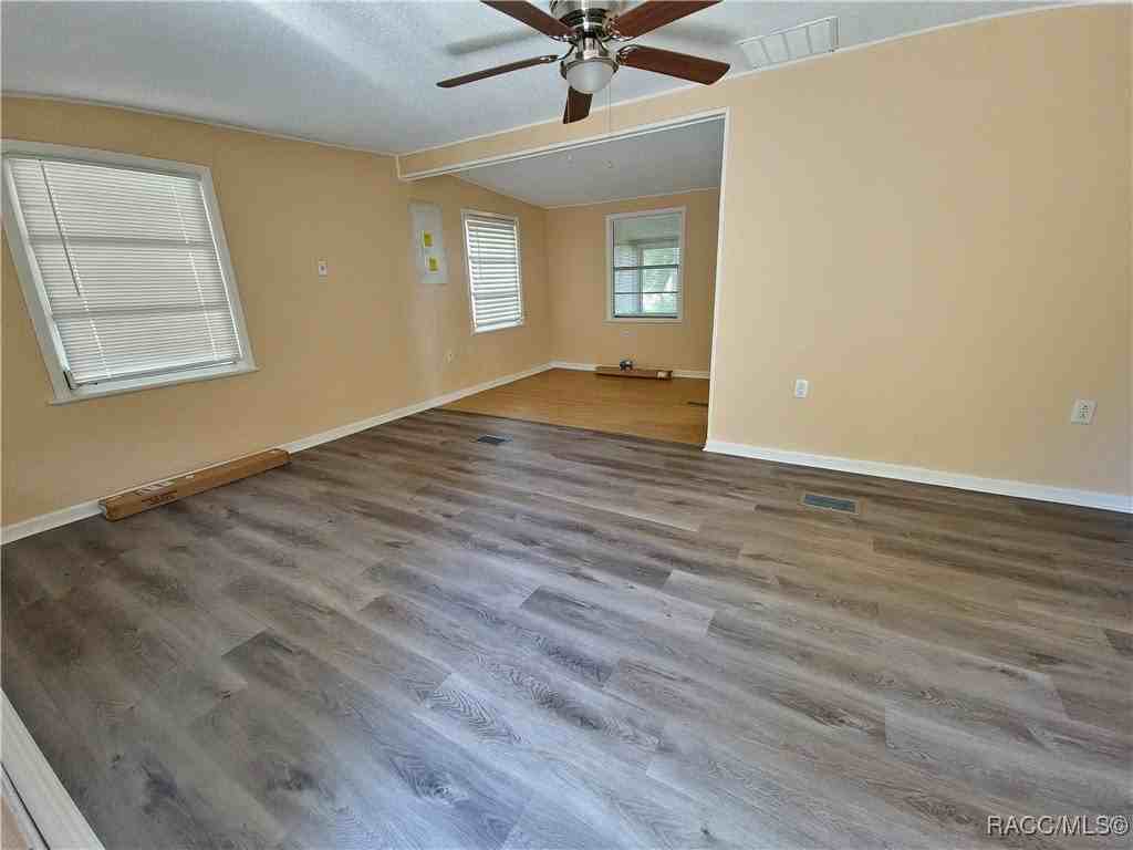 6315 N Shorewood Dr - Photo 5 of 21