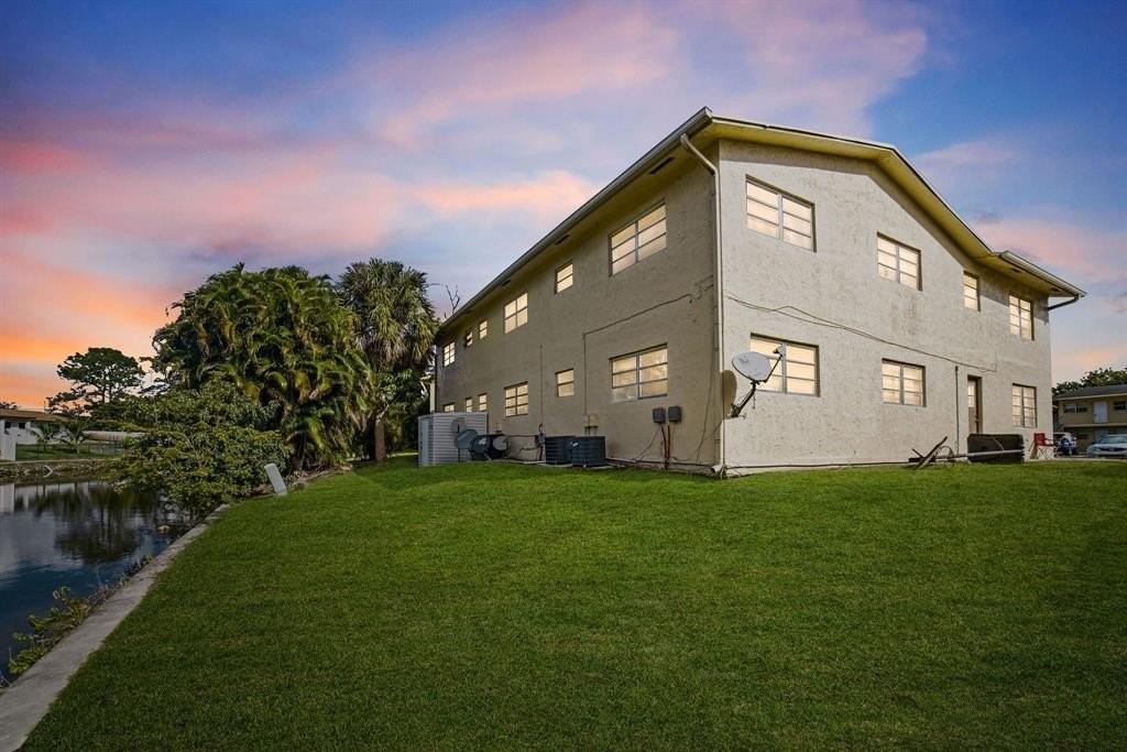 461 Sunshine Dr #4 - Photo 3 of 15