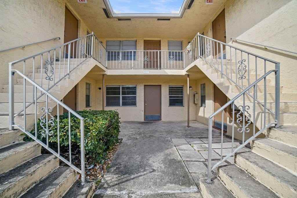 461 Sunshine Dr #4 - Photo 4 of 15