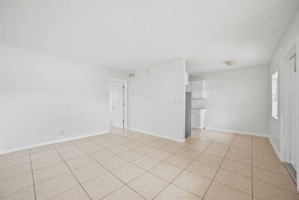 461 Sunshine Dr #4 - Photo 6 of 15