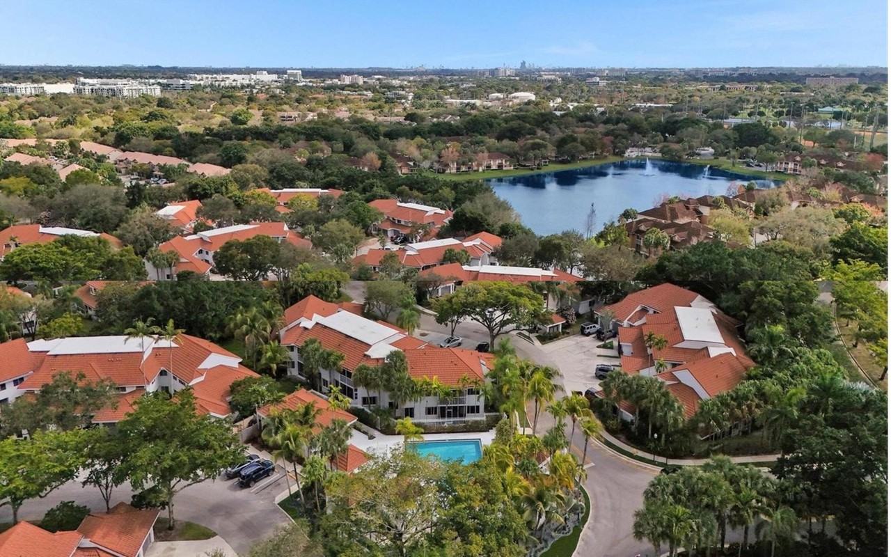 992 Nw 93rd Ave #18 - Photo 3 of 30