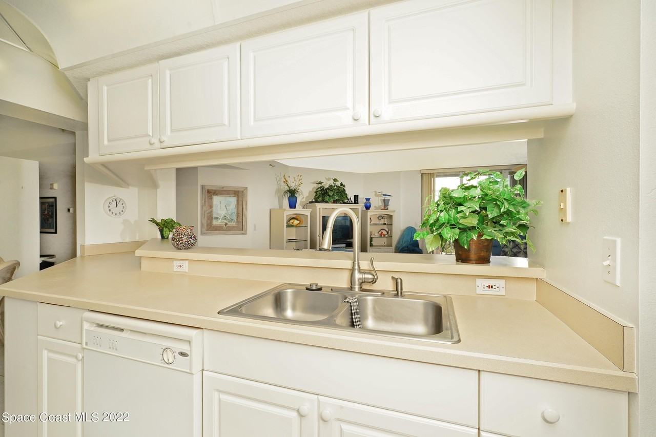 425 Buchanan Ave Unit 302 #302 - Photo 7 of 22