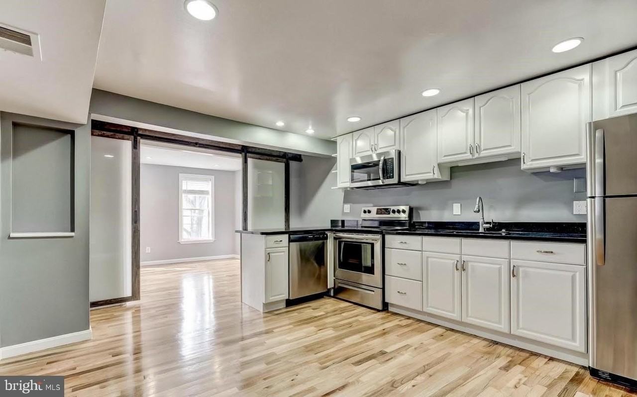 1049 S Charles St - Photo 4 of 30