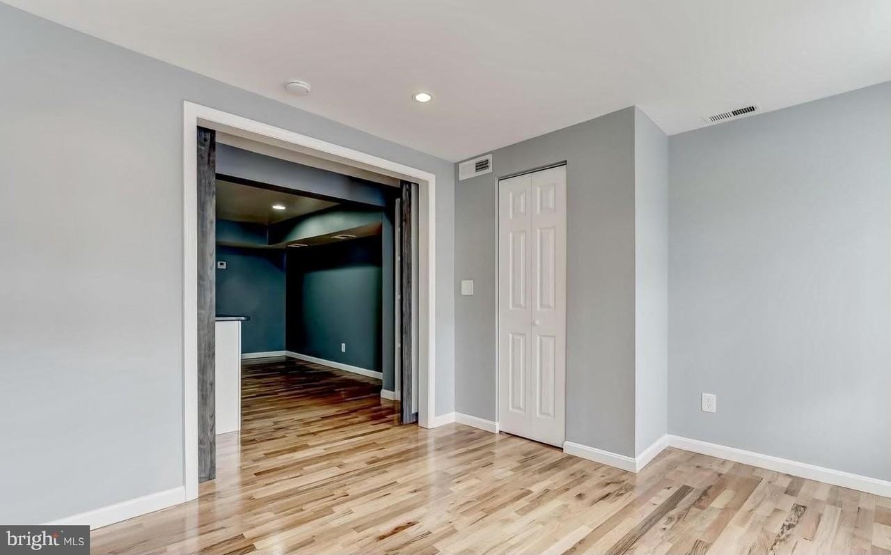 1049 S Charles St - Photo 7 of 30