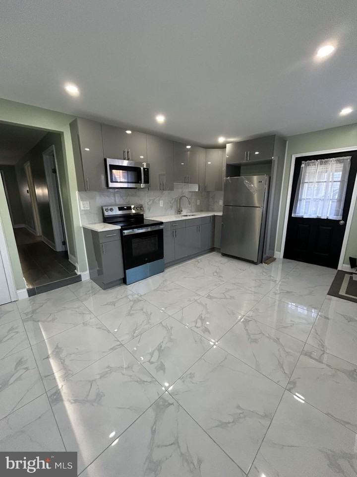 1420 Williams Avenue - Photo 2 of 15