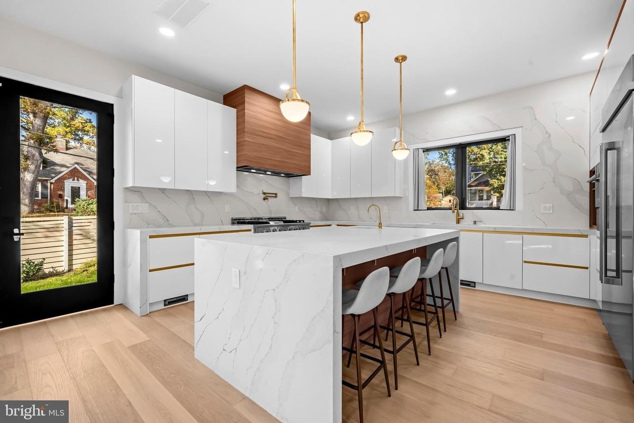 4246 15th St N - Photo 7 of 50