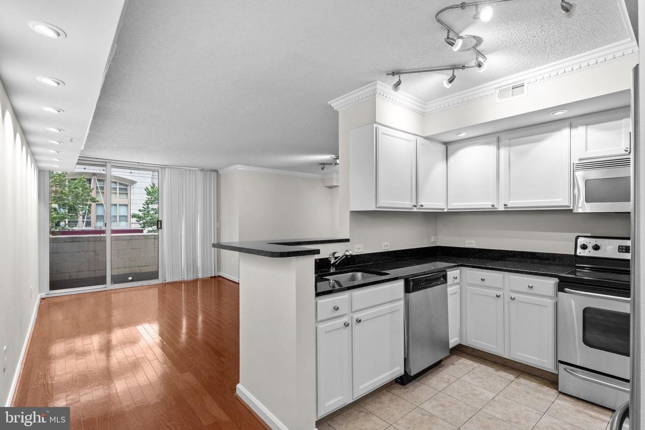 880 North Pollard Street #224 - Photo 3 of 39