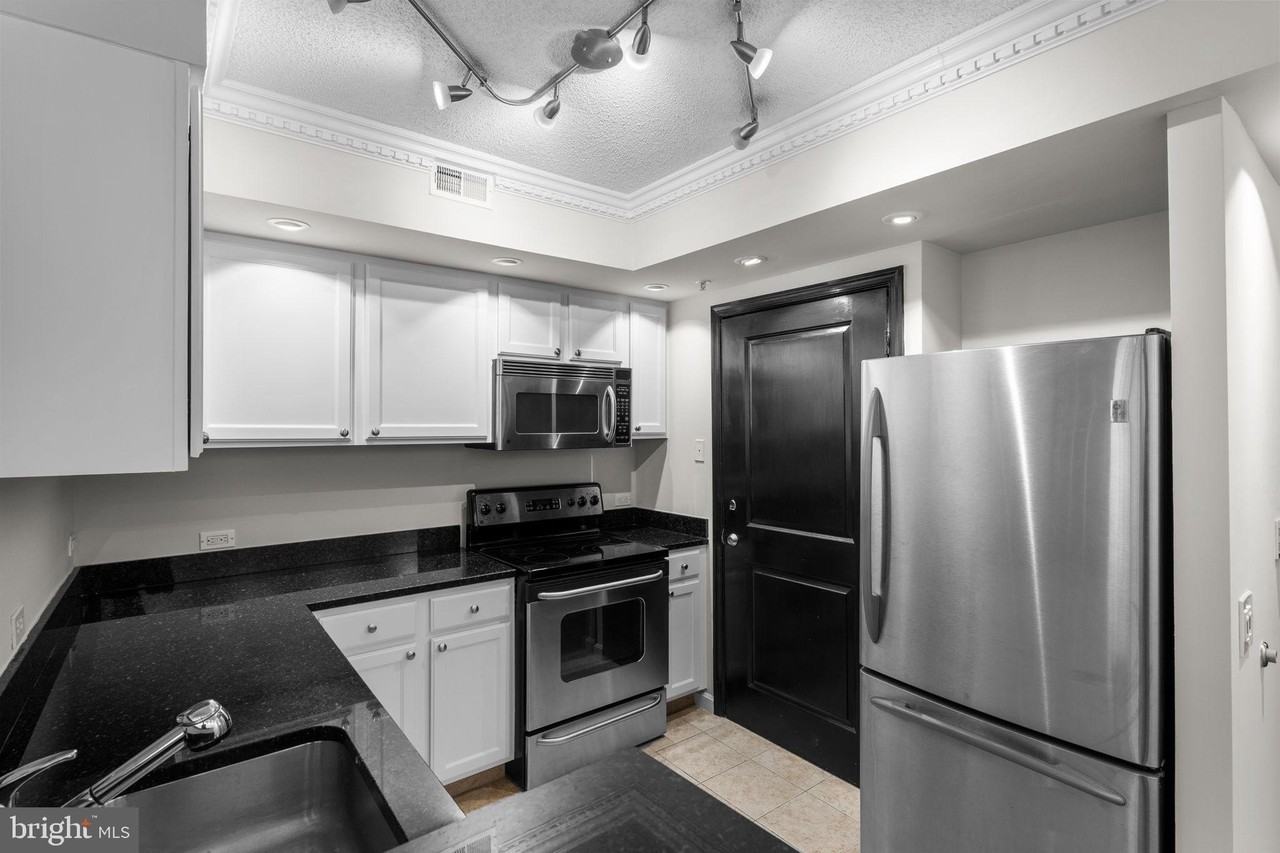 880 North Pollard Street #224 - Photo 5 of 39