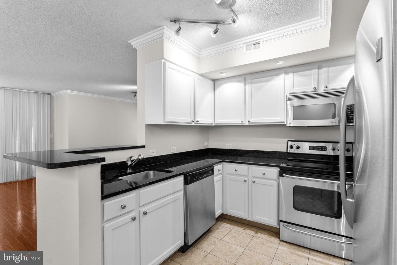 880 North Pollard Street #224 - Photo 6 of 39