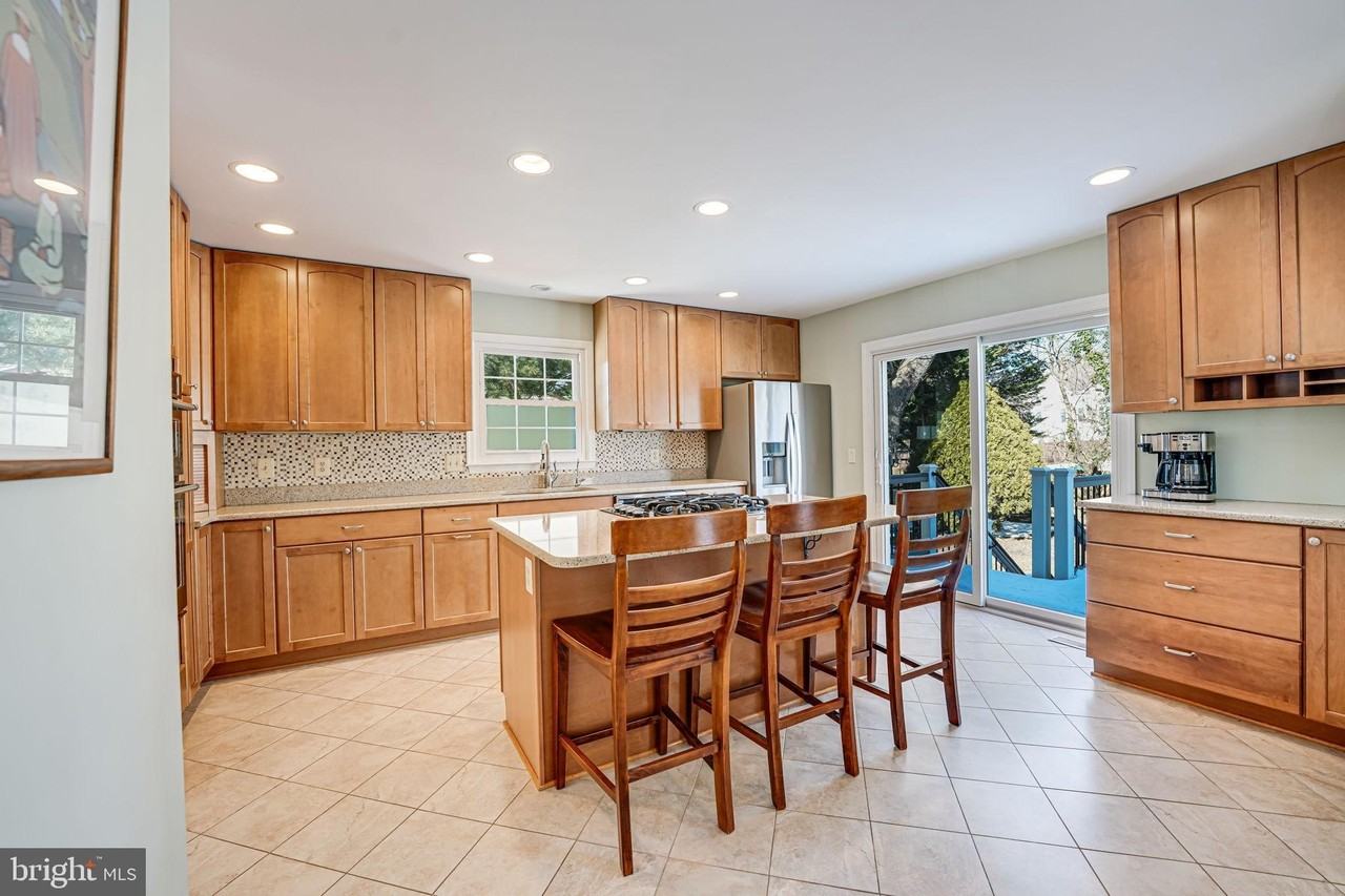 9420 Lakeside Drive - Photo 2 of 47