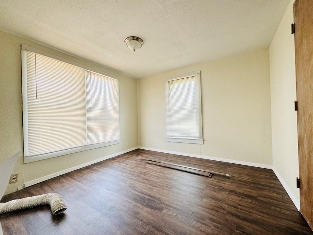 3803 Travis St - Photo 3 of 10