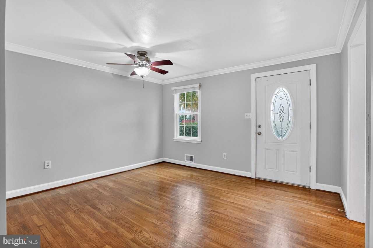 13110 Putnam Cir - Photo 3 of 36