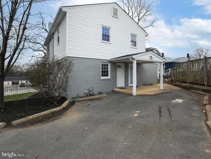 219 Millwood Ave Unit 2 #2 - Photo 3 of 16