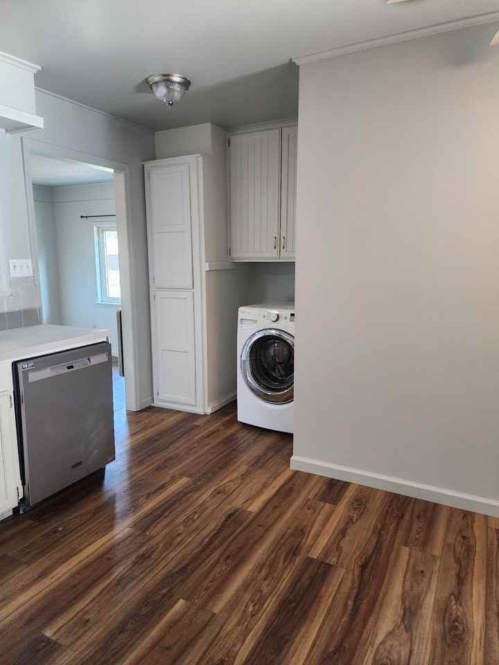 1002 E F St - Photo 3 of 11