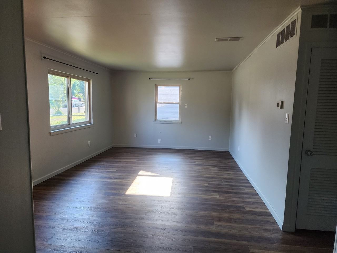 1002 E F St - Photo 6 of 11