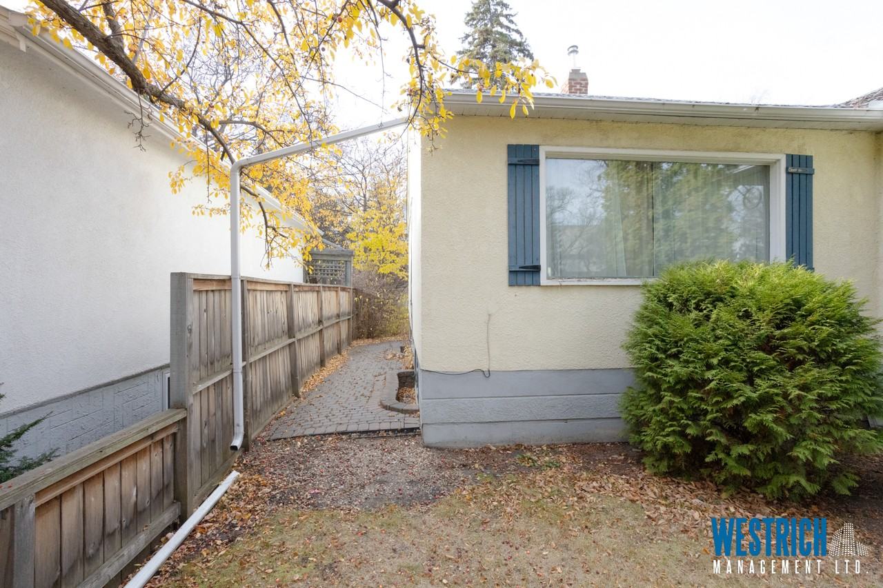 9222 116 Street Northwest - Photo 6 of 50