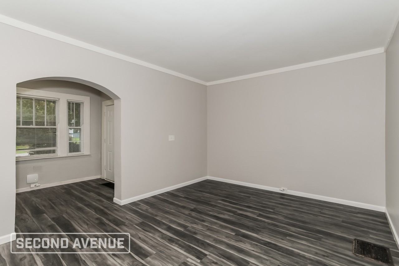 3302 Broadwell Ave - Photo 3 of 25