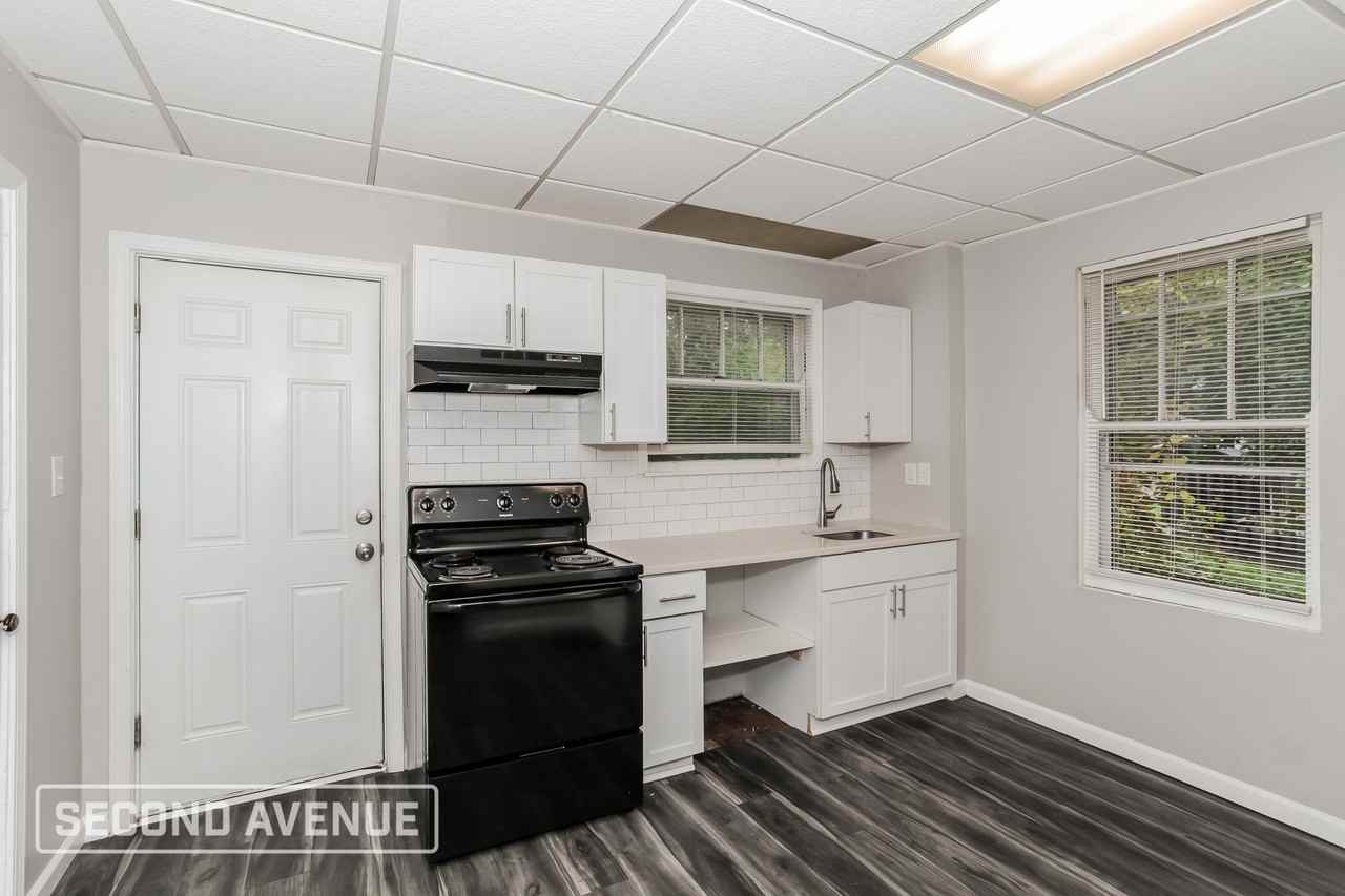 3302 Broadwell Ave - Photo 6 of 25