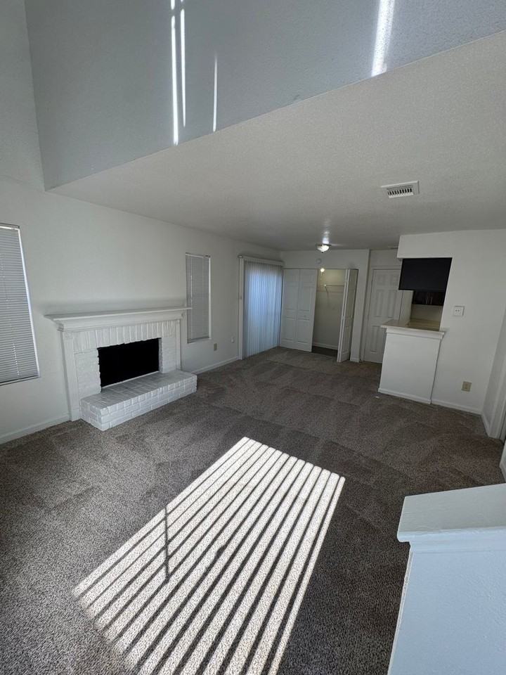 Emerald Cove Apartments - Photo 2 of 26