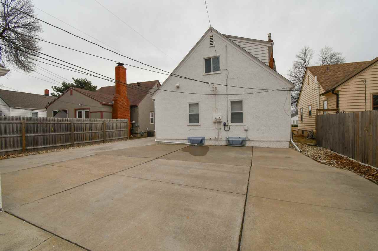 2012 W 22nd St - Photo 6 of 43