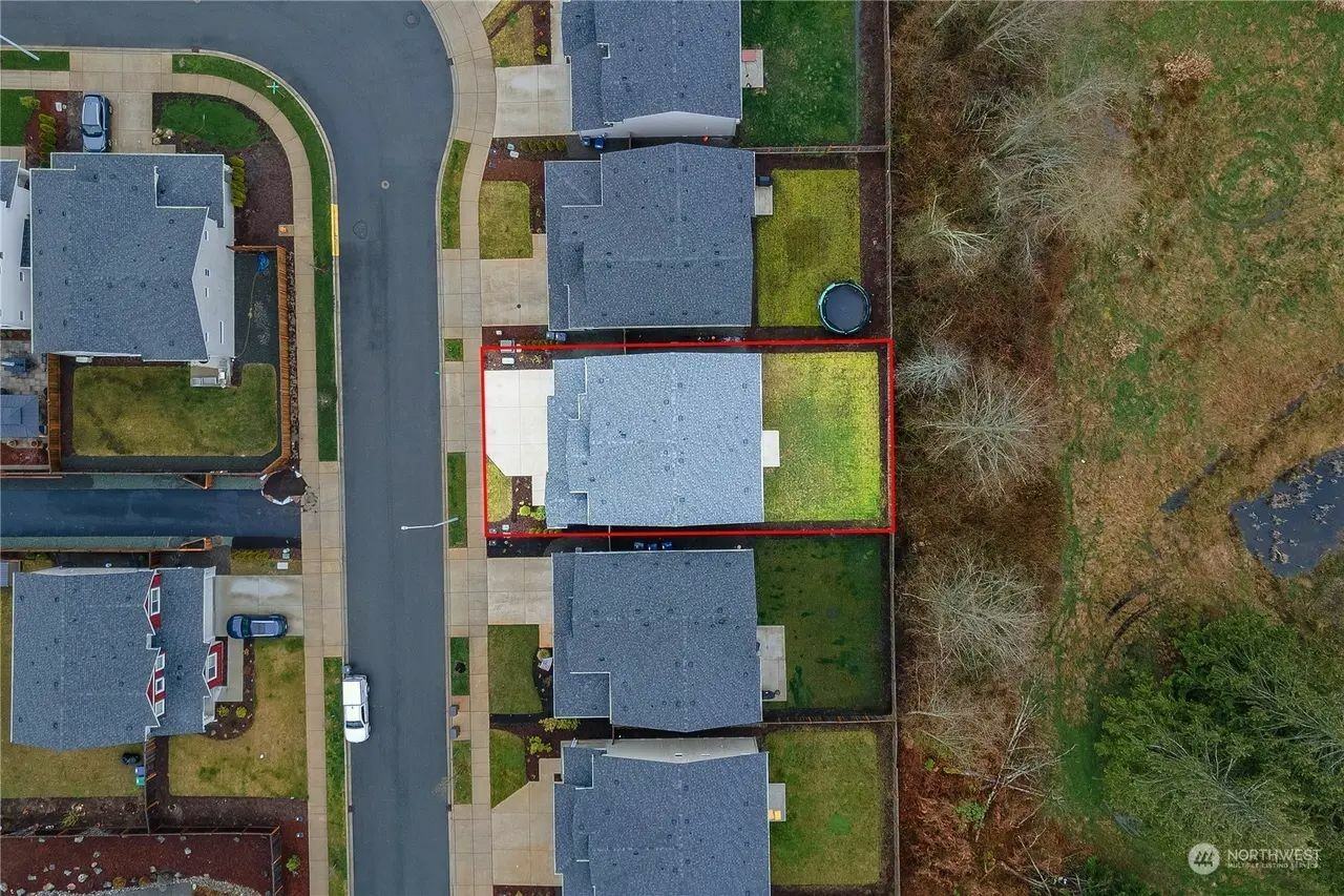 8412 55th Pl Ne - Photo 3 of 38