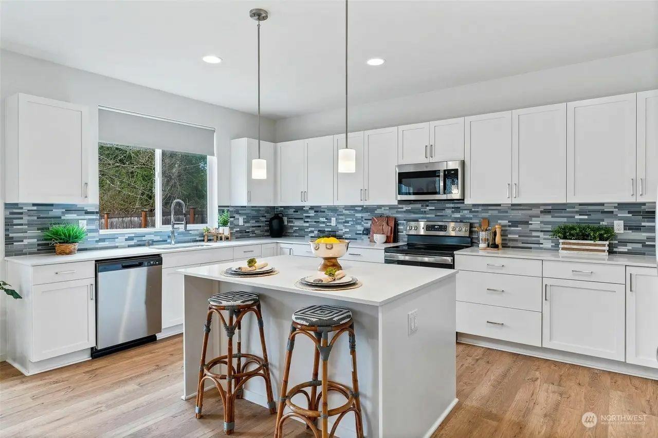 8412 55th Pl Ne - Photo 7 of 38