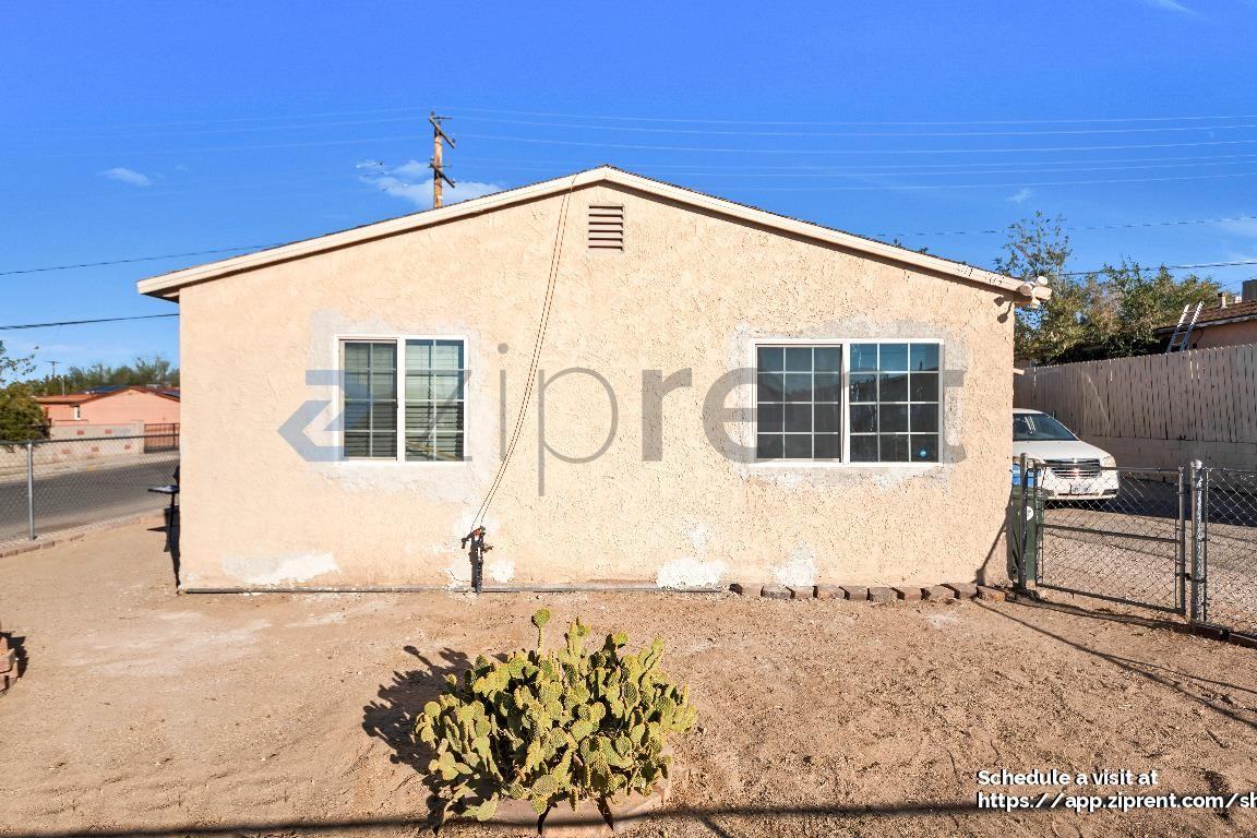 301 Maxine Street - Photo 2 of 17