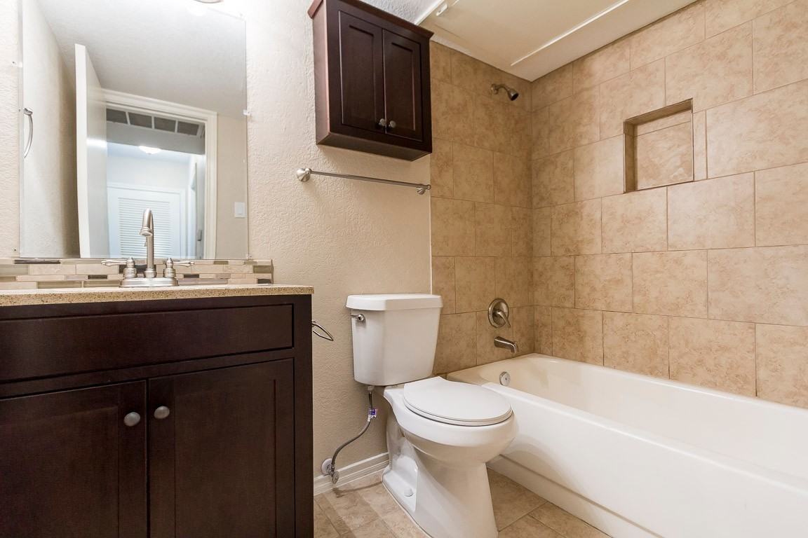 The Oaks at Live Oak - Photo 7 of 38