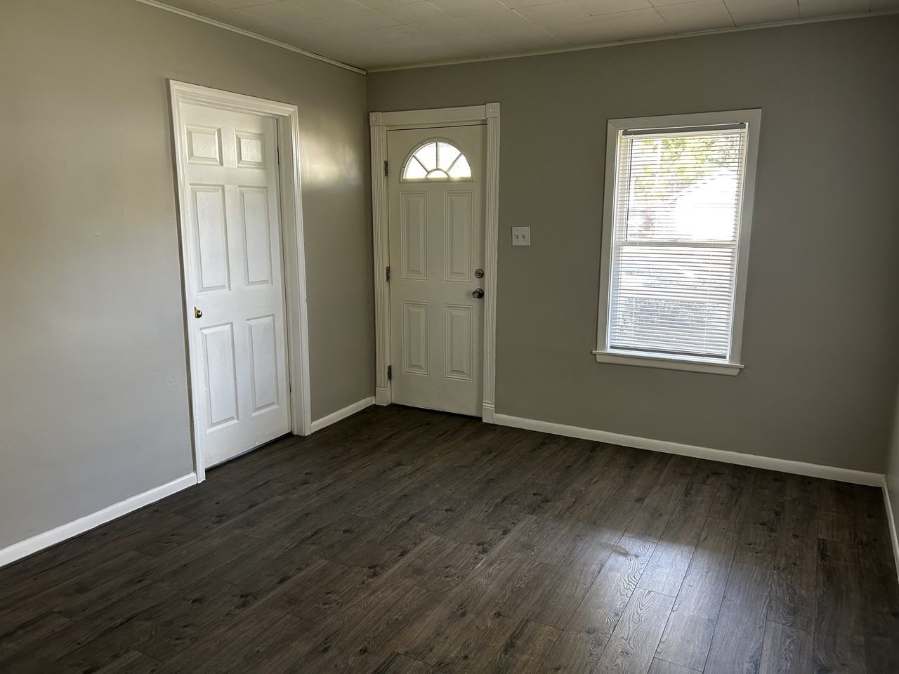 1020 East Frye Avenue - Photo 2 of 12