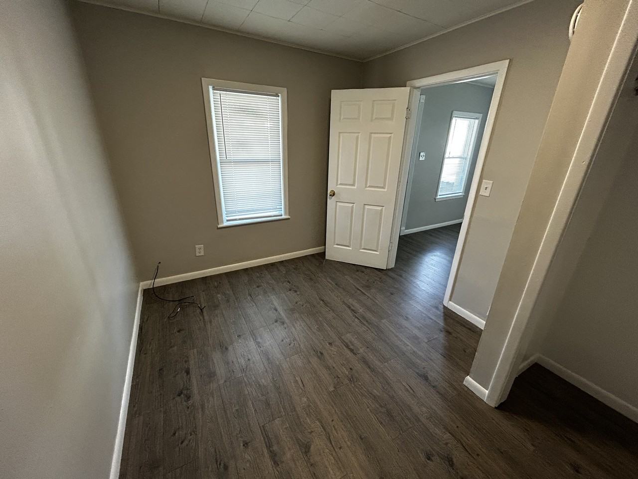 1020 East Frye Avenue - Photo 5 of 12