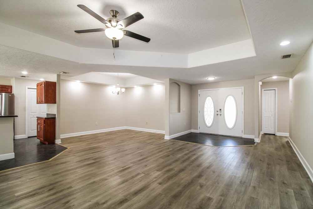 8343 Natoma St - Photo 5 of 16