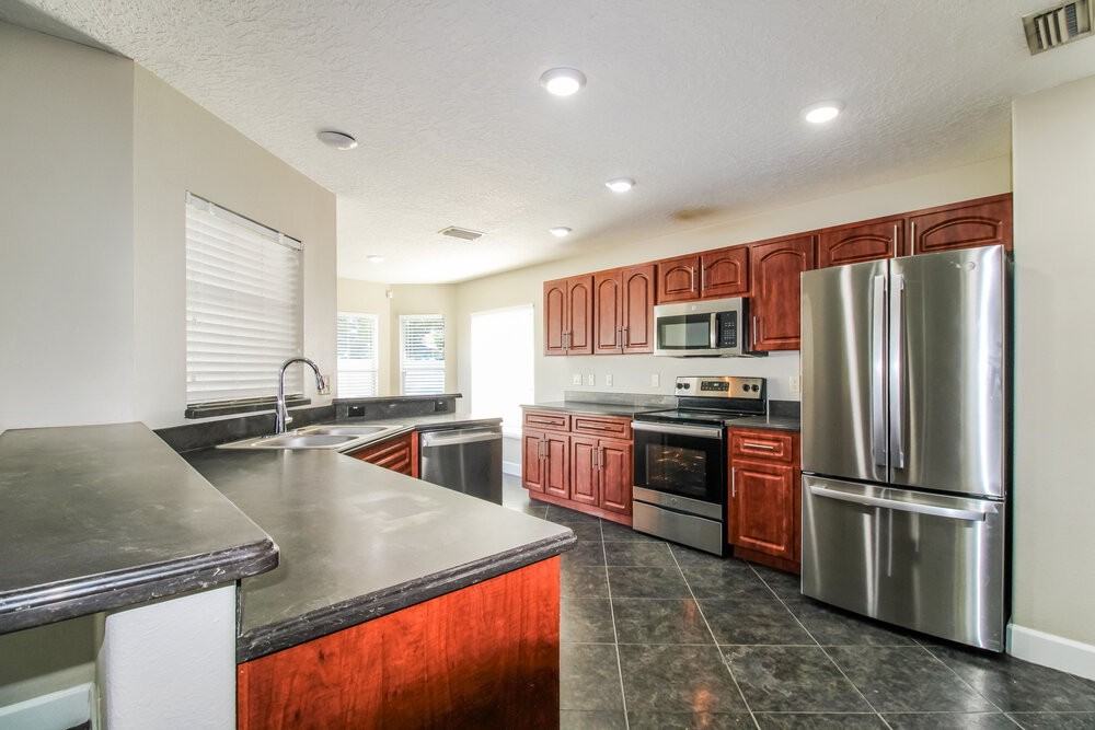 8343 Natoma St - Photo 6 of 16