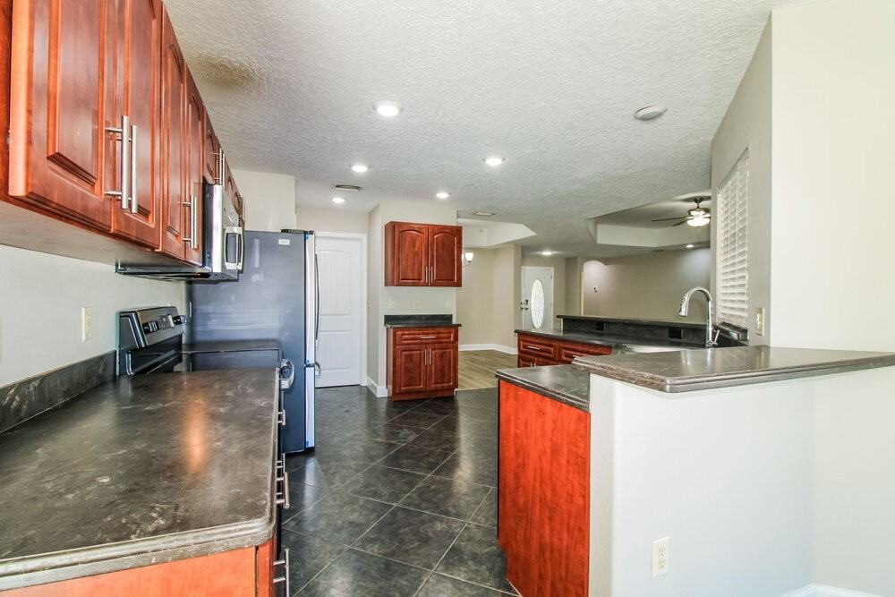 8343 Natoma St - Photo 7 of 16