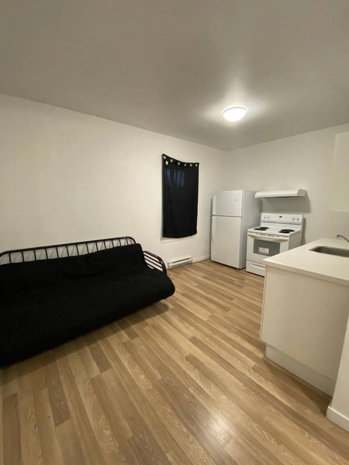 991 Selkirk Avenue - Photo 2 of 6