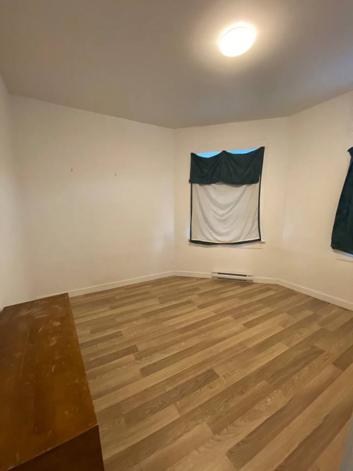 991 Selkirk Avenue - Photo 5 of 6