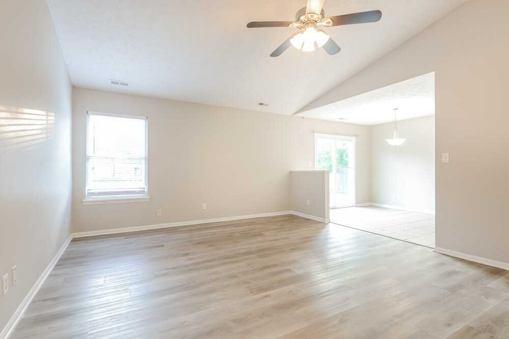 140 Park Place Blvd - Photo 3 of 16