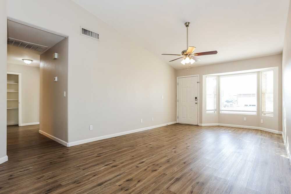 1611 S 63rd Dr - Photo 3 of 16