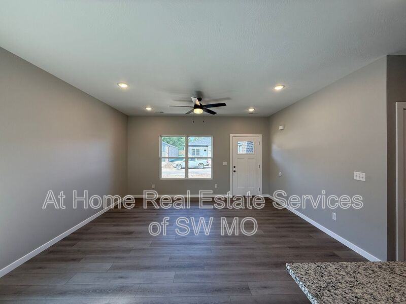 4930 W Minota St - Photo 2 of 10