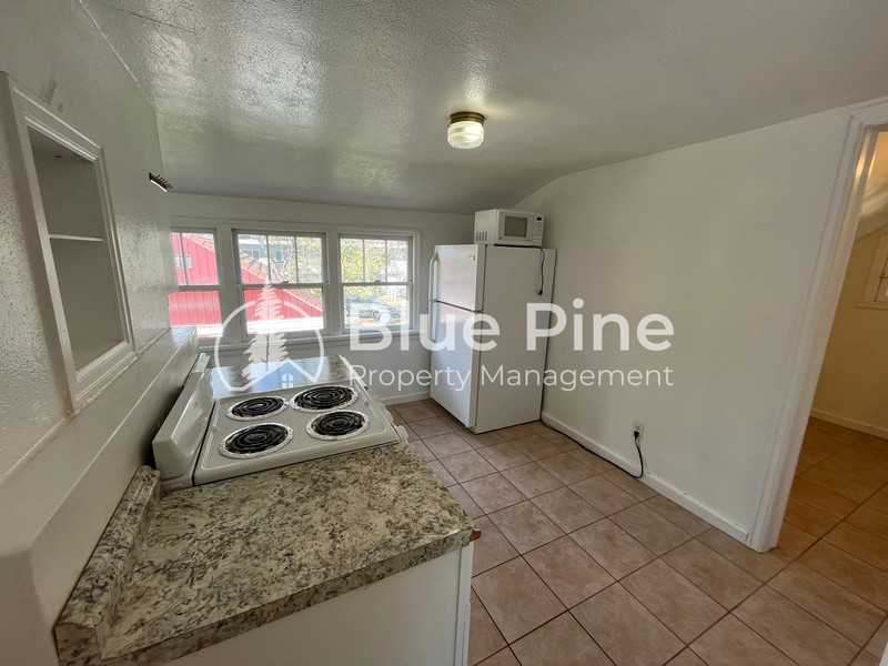 1244 S 4th Ave #1 - Photo 3 of 9