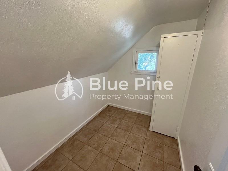 1244 S 4th Ave #1 - Photo 5 of 9