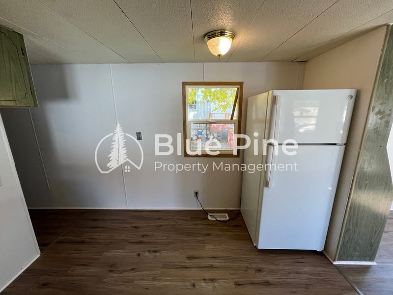 4530 S 5th Ave - Photo 5 of 10