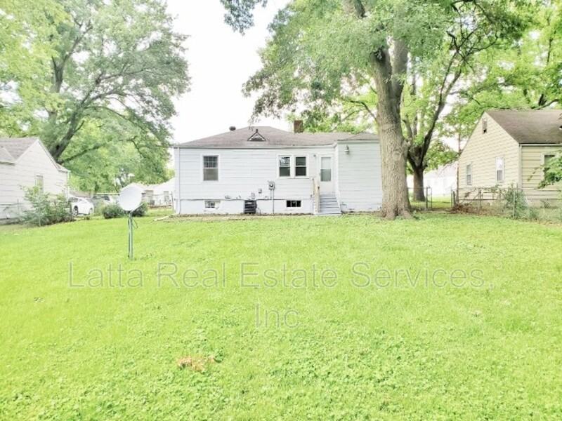 11329 East 39th Terrace South - Photo 2 of 11