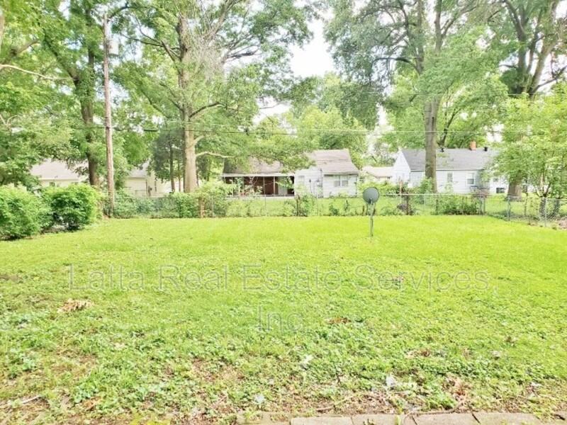 11329 East 39th Terrace South - Photo 3 of 11