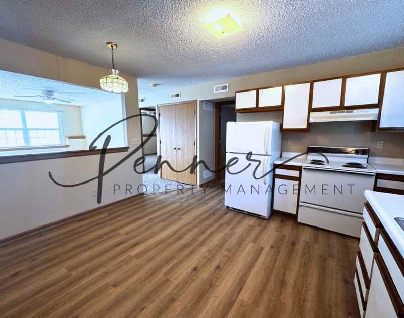 132 N Crest Dr - Photo 3 of 9