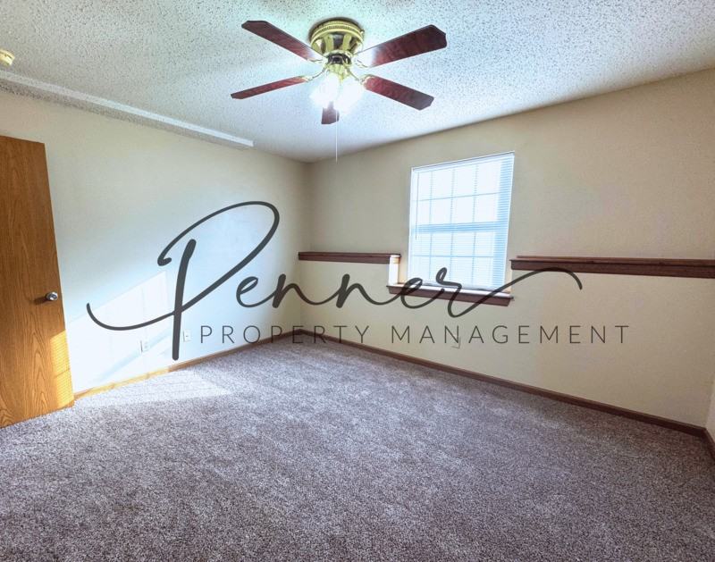 132 N Crest Dr - Photo 4 of 9