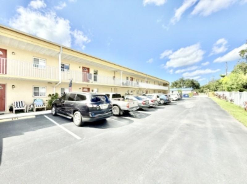 1915 Schlotter Circle - Photo 3 of 50