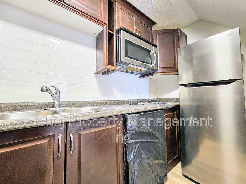 10502 100 Avenue - Photo 3 of 30