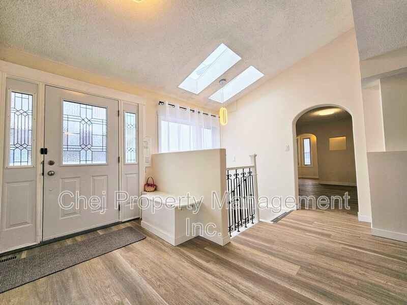 10502 100 Avenue - Photo 5 of 30